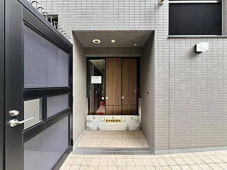 【エントランス】きれいに保たれた共用エントランスです。