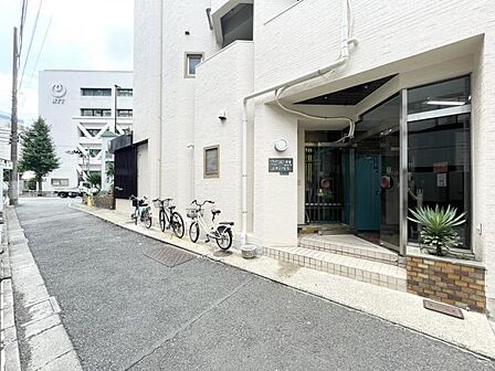 【外観】訪れる人を優しく迎え入れるような、温かみと気品のある表情。