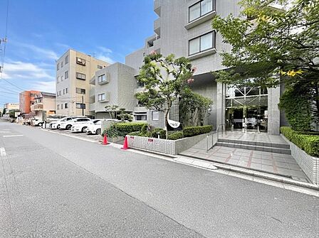 【外観】閑静な住宅街に佇む住まい。