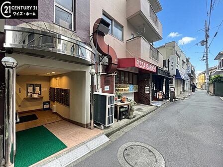 【外観】閑静な住宅街に佇む住まい。