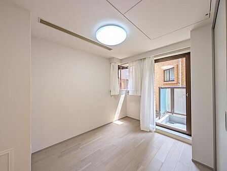 【洋室】明るく落ち着いた雰囲気のお部屋です。