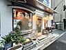エントランス：【周辺環境】徒歩圏内に多種多様なお店が並んでいます。