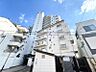 外観：【外観】静かな住宅街に映える、端正なマンション。暮らしの舞台にふさわしい、落ち着きと品格を備えています。