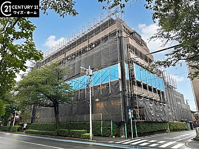 外観：【外観】青空に映える重厚な佇まい。