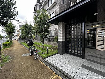 【エントランス】管理の行き届いたエントランスです。