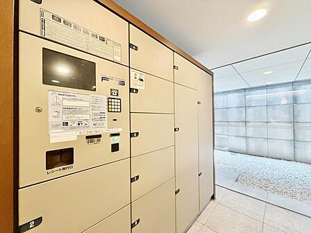 【エントランス】お仕事やお出かけで荷物が受け取れない時も宅配ボックスがあれば大変便利です?