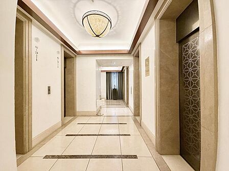 【エントランス】重厚感あるエントランス　管理体制が良くいつも綺麗に保たれています