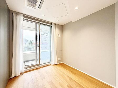 【洋室：4.4帖】快適さを追求した間取り設計　趣味や癒しの自由空間をお過ごしになれます