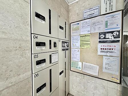 【宅配ボックス】不在時も安心の宅配ボックス。忙しい現代の暮らしに寄り添う設備。