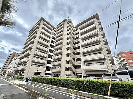 【外観】重厚感のある佇まいが魅力です。
