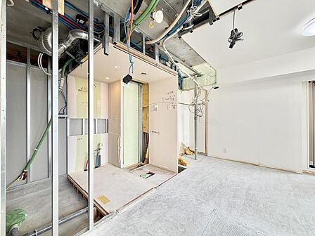 【洗面所】ただいまリフォーム中。生活感をすっきり隠せる清潔感のある洗面所に生まれ変わります。