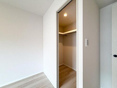 【収納】 各居室に収納完備で住空間に心地よい余白を、生活動線にゆとりをもたらしてくれる