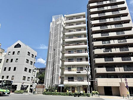 【外観】落ち着きと風格を兼ね備えた佇まい。