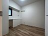 子供部屋：【洋室】分譲ならではのしっかりとした建具が印象的です。