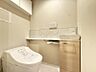 トイレ：【トイレ】清潔感のあるシンプルで使いやすいトイレです。