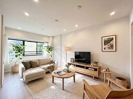 【LDK:12.7帖】本画像はCGで作成しており、実際に現地に家具は置かれておりません。また、価格に家具は含まれておりません。