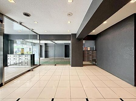 【エントランス】住む人や訪れる人を室内へと優しくエスコートします