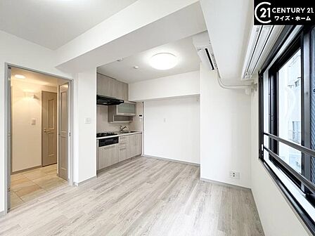 暖かみのある色彩でまとめられた洗練された住空間