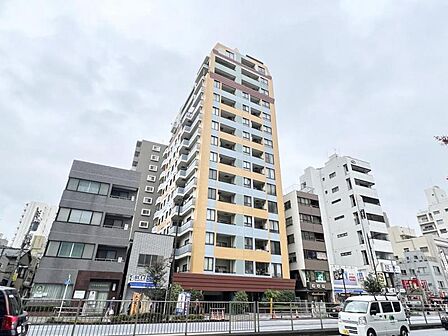 清潔感のあるシンプルな外観が魅力的な物件です。