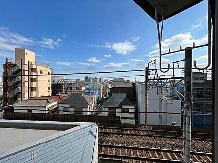 【眺望】周囲の自然が一望でき、穏やかな時間を楽しめる眺望です。