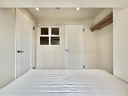 【洋室:3.5帖】どんな家具にも調和する明るく落ち着いた内装 大切な時間を豊かに、快適にお過ごしいただけます。