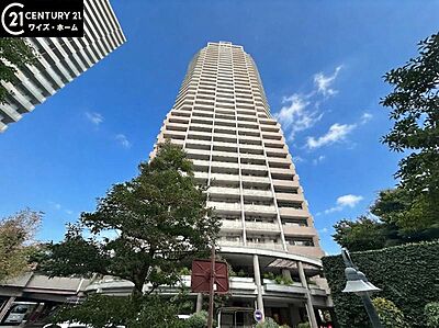 外観:【外観】空へと伸びるシャープなライン。洗練された都市生活の象徴。 外観:【外観】空へと伸びるシャープなライン。洗練された都市生活の象徴。