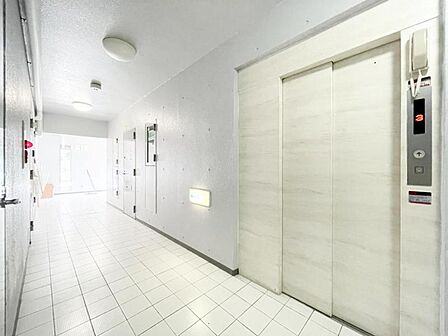 【エレベーター】 しっかりと管理が行き届いており、いつも共用部は綺麗に保たれています