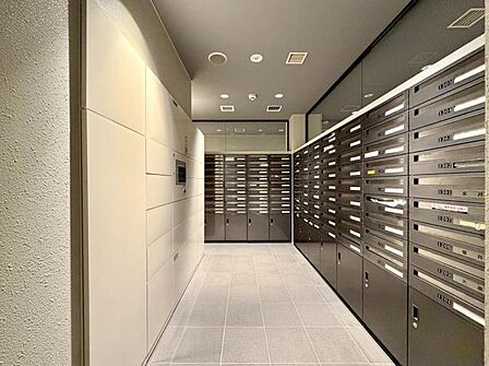 【宅配ボックス】都市生活に欠かせない設備もしっかり備わっています