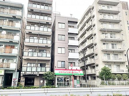 【外観】スタイリッシュな印象の外観です。