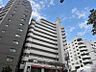外観：【外観】　周囲の街並みと調和する落ち着いた色調。上質な日常を予感させる。
