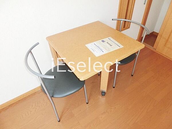 画像16:折り畳み可能なテーブルです