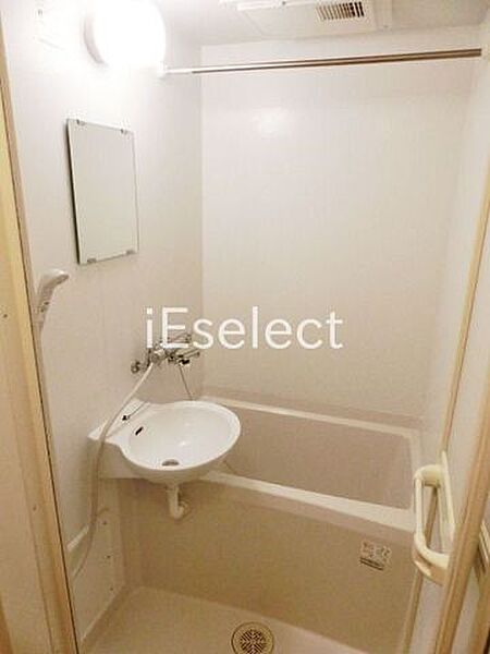画像10:浴室乾燥付きのバスルーム