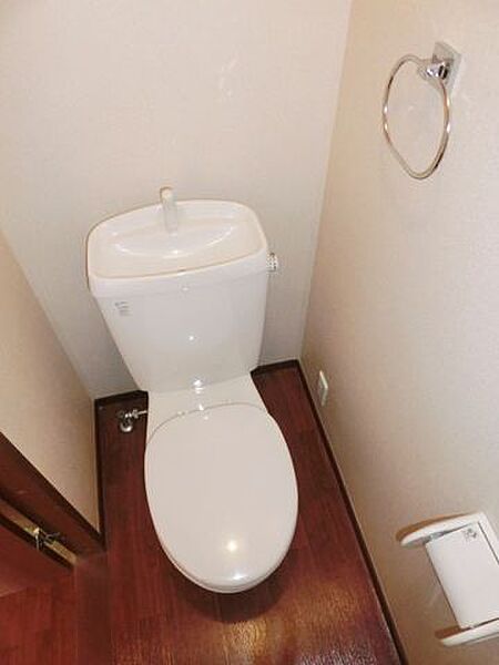 画像8:トイレはシンプルですね。
