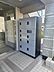 エントランス：宅配BOX。2025年8月に大規模修繕工事完了。共用部が綺麗になったほか、宅配BOXとA4横長集合ポストを新設しました。