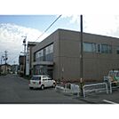 銀行「八十二銀行市田支店まで138ｍ」