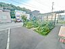 その他：【リフォーム中】庭です。撤去して、駐車場となります。