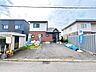 外観：【外観写真】閑静な住宅街にあるおうちです。玄関ポーチは風除室になっているので、雨・風よけになりますね。