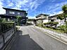 外観：前面道路です。舗装されていて車で通行しやすいですね。