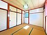 和室：【現況販売】二階西側約6畳和室を撮影しました。