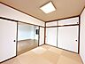 和室：【リフォーム済】別アングル和室です。畳は表替え、ふすま障子は張り替えました。