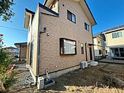 【リフォーム中】外観別角度写真。外壁塗装を行います。内覧可能だからこそ見つかるお気に入りの一棟。お気軽にお問合せ下さい。