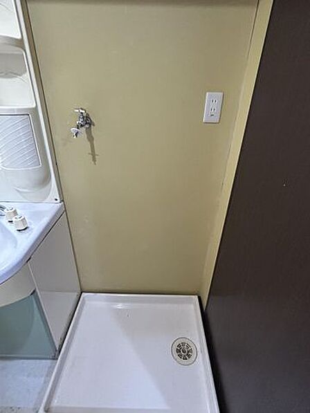 【クリーニング販売】洗面脱衣所には洗濯パンが設置してあります。こちらもクリーニングをしてお引渡しいたします。