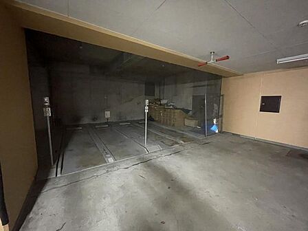 【駐車場】敷地内に8000～12000円の駐車場があります。空き情報についてはお問い合わせください。