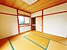室内：【リフォーム中/2階和室】2階和室は洋室に間取変更の予定です。床建具交換、壁天井クロス張替、照明交換等を行います。約8帖のお部屋に収納付き。客間としては寝室としてもお使いいただきやすい広さです。