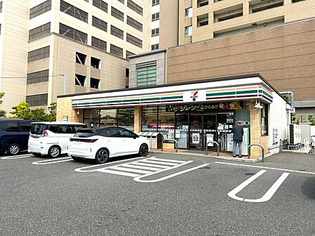 セブンイレブン新潟寄居町店 徒歩7分。 550m