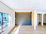 リビング/ダイニング：【リフォーム中】LDKは建具交換、照明交換、フローリング重ね張り等を行います。南側彩光で明るいリビングです。