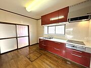 【期間限定現況販売】キッチンの写真です。クロス張り替え、建具交換、水回り交換、外壁塗装など一部リフォームのご相談も可能なのでお気軽にお問い合わせください。