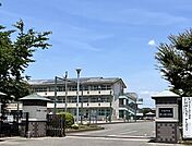 間々田小学校まで約1.7ｋｍ（徒歩約22分） 1700m