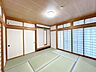 リビング/ダイニング：【リフォーム済】1階和室。畳表替え、クロス張替え、照明交換を行いました。