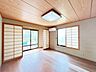 室内：【リフォーム中9/12更新】1階玄関脇にある和室を洋室16帖へ変更します。床フローリング張り、クロス張替を行います。お部屋が広いので、親戚やお客様がたくさん来たときにも活用できますね。